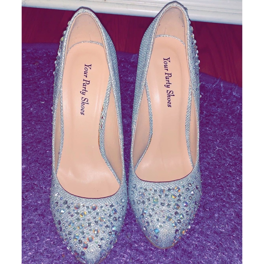 Silver Heels - Picture 5 of 5